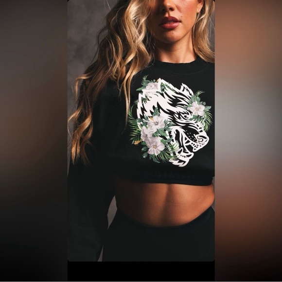 Darc Sport Native Wolf Gwen Cropped Crew Neck Sweatshirt Black Women’s Small - Picture 1 of 6